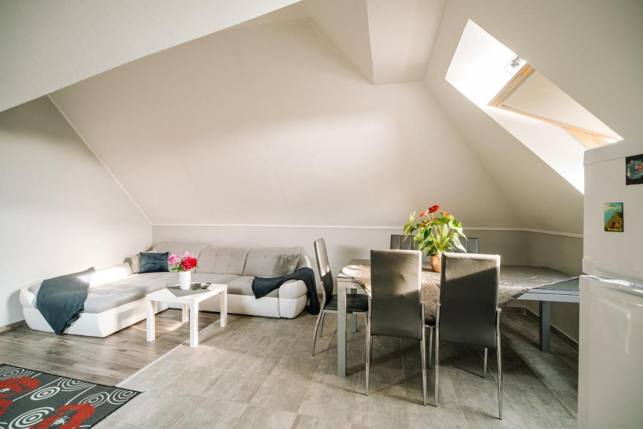 Buzavirag Apartman 凯斯特海伊 外观 照片