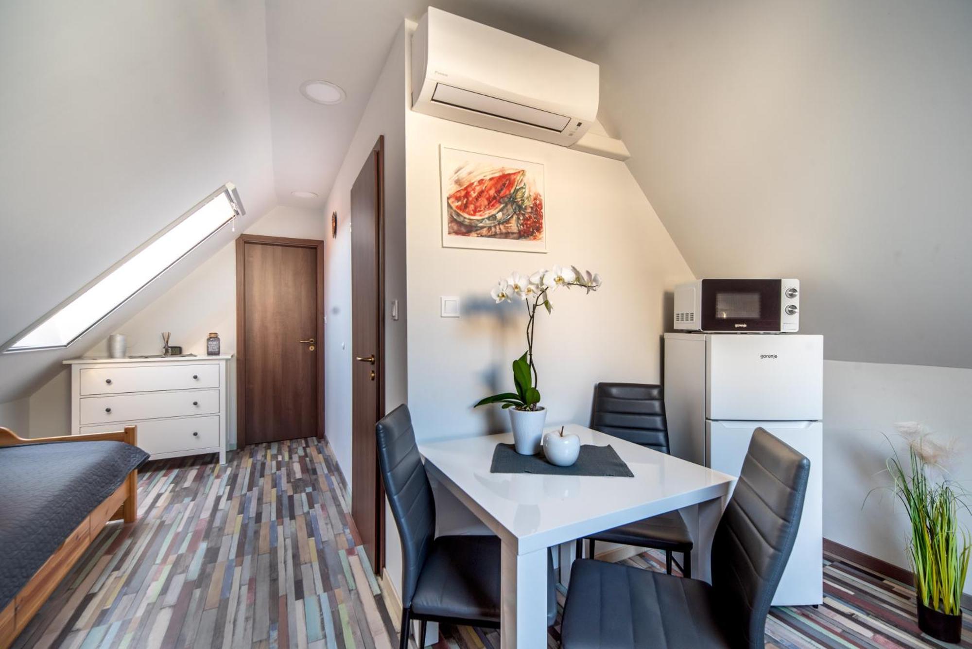 Buzavirag Apartman 凯斯特海伊 外观 照片
